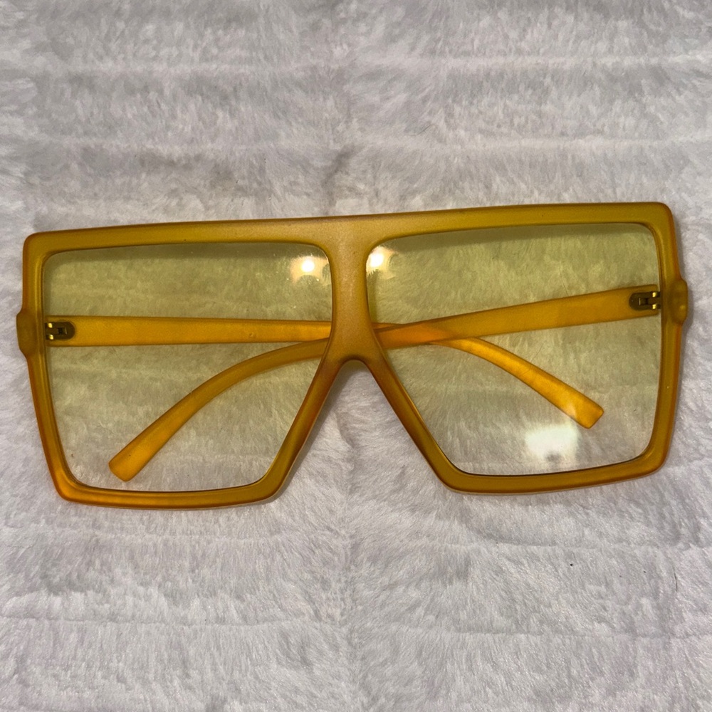 BRAND NEW ‼️‼️‼️ 

💛Yellow Oversized Sunglasses💛